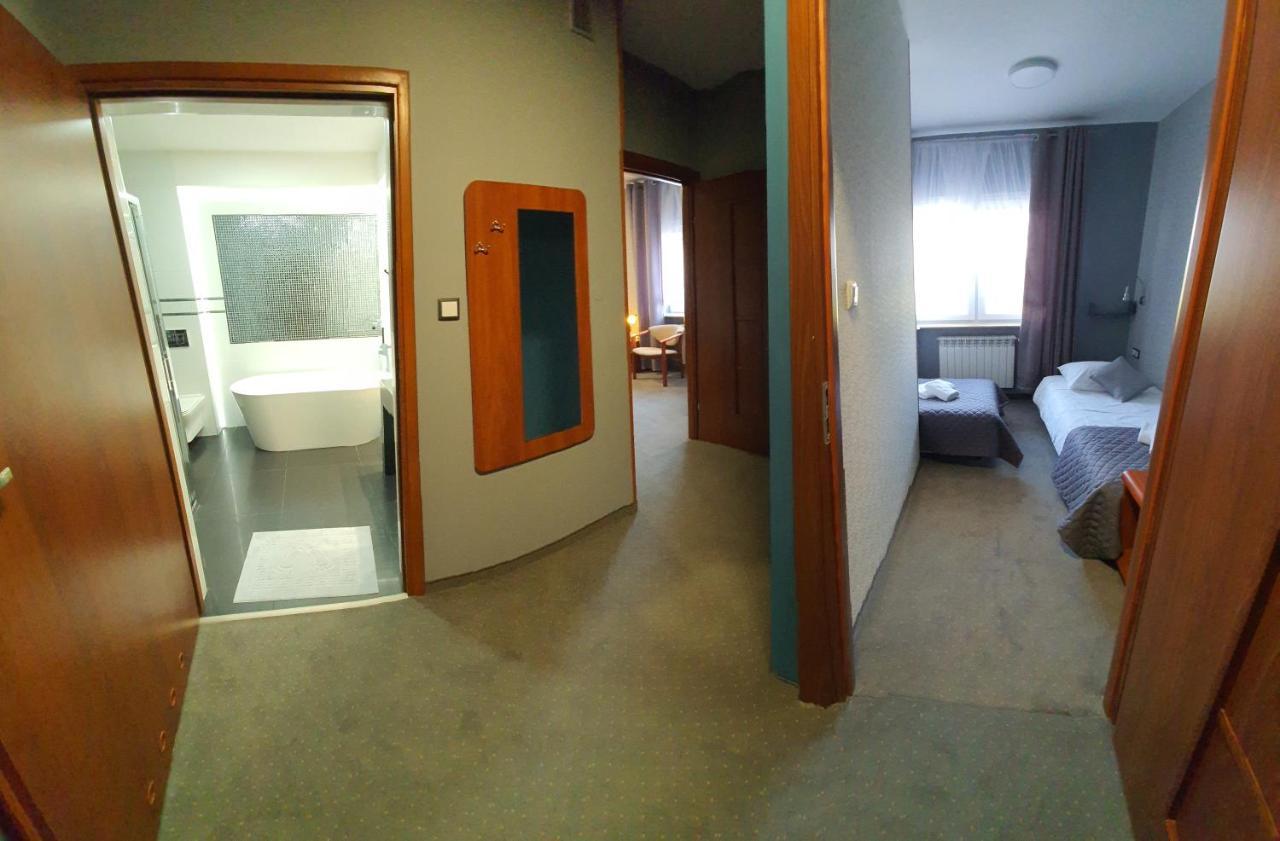 Hotel Bursztynowy Jozefow na Wisla المظهر الخارجي الصورة