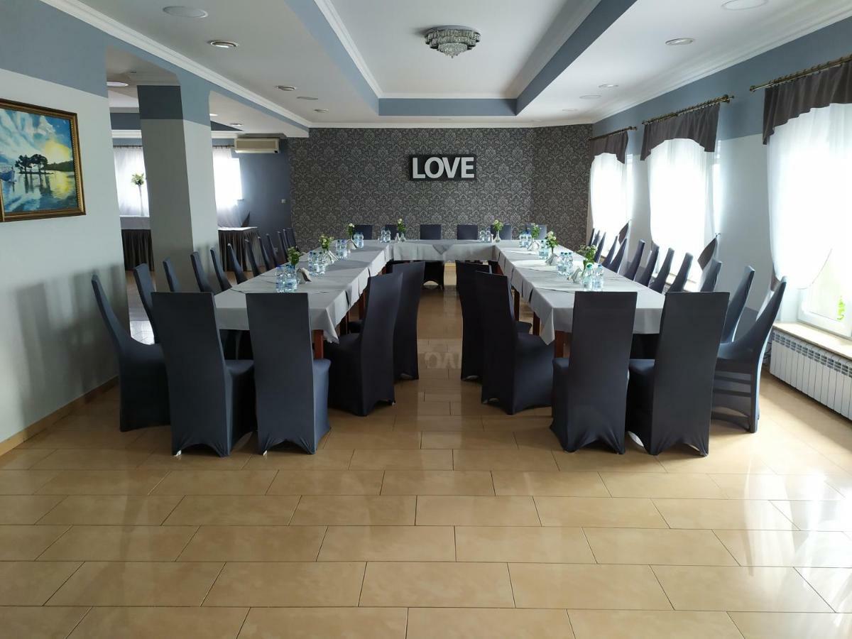 Hotel Bursztynowy Jozefow na Wisla المظهر الخارجي الصورة